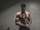 man showing off bulk muscle vs lean muscle